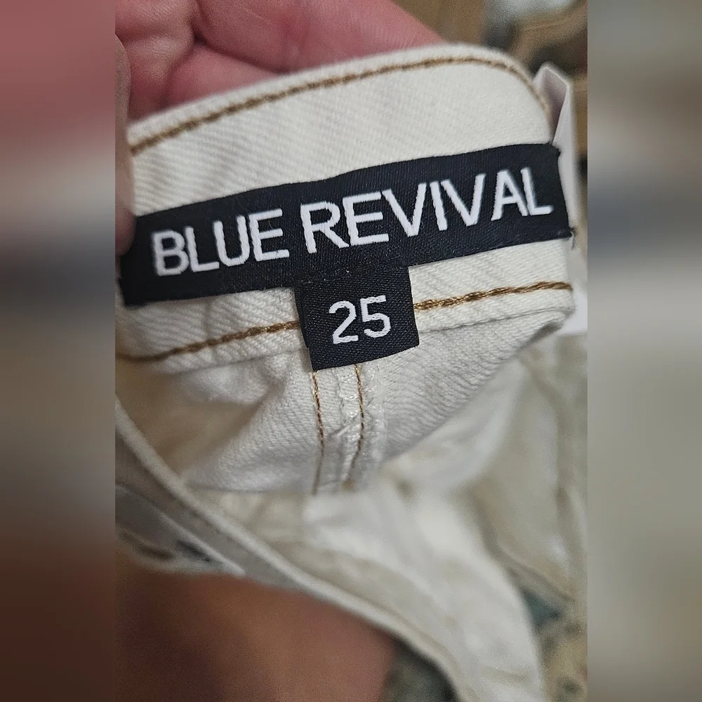 BLUE REVIVAL Outlaw Shorts In Cream Denim Frayed Bottoms. Size 25 NWT